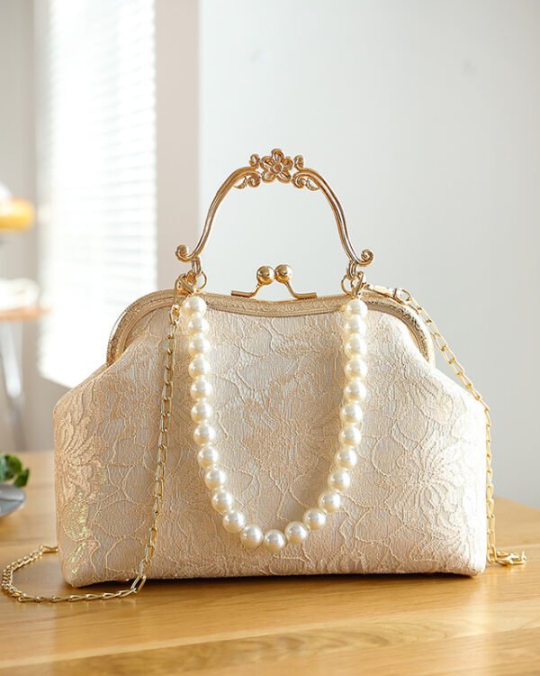 Large Capacity Lace Clasp Women's Bag